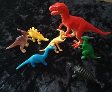 Skeleton Dinosaur Plus 6 Dinosaurs Plastic