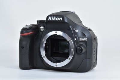 Nikon D5200 24.1MP Digital SLR Camera From JAPAN  1,620shots S/N. 2080735