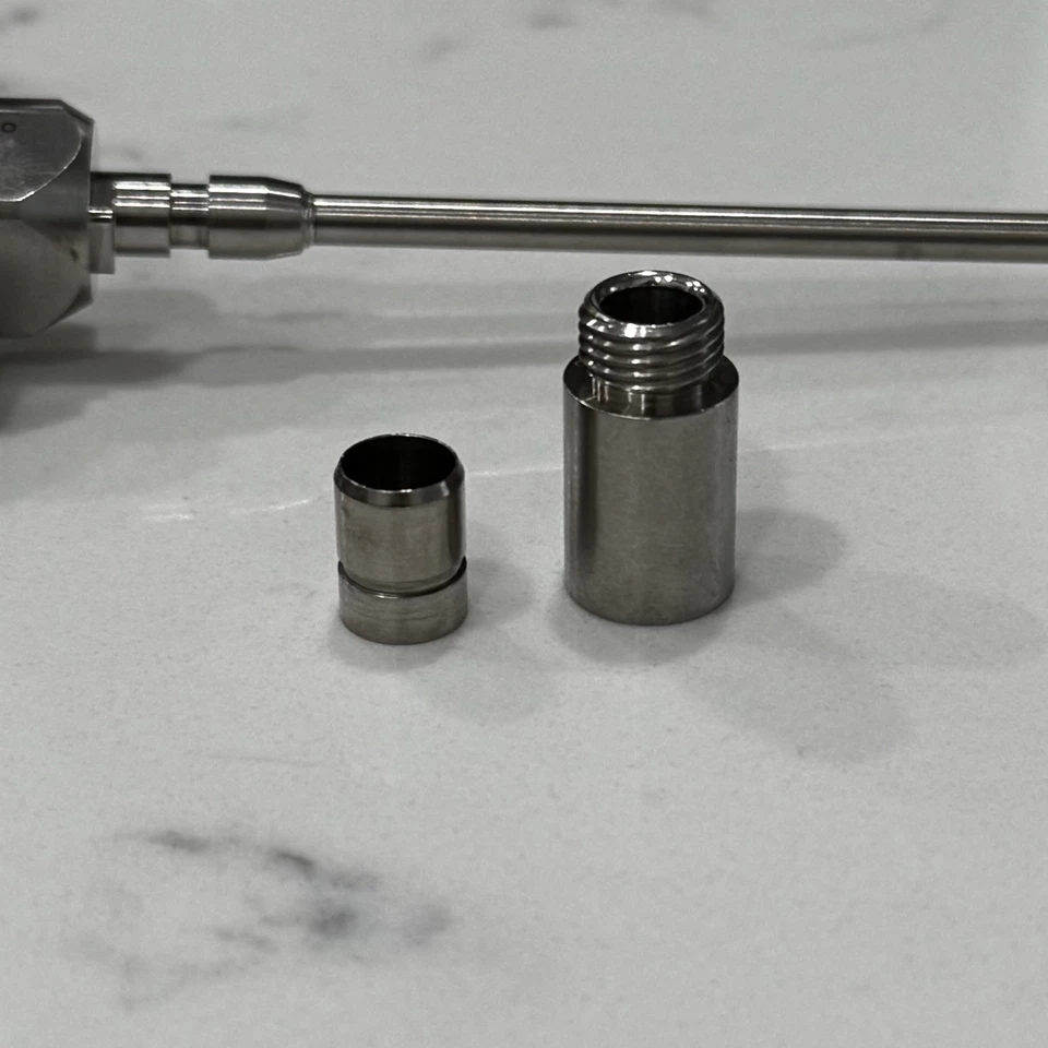 4mm 30° Degree Stryker [0502-104-030] Ideal Eyes Rigid Arthroscope W/ Adapters - Image 3 of 4