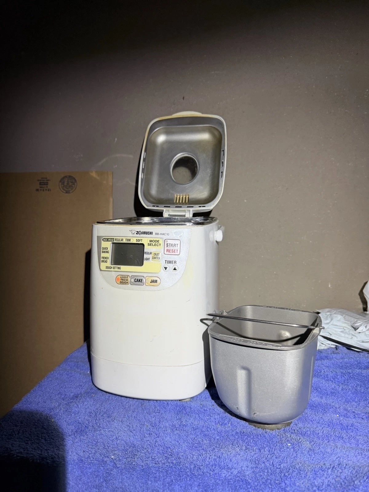 Zojirushi BB-HAC10 Programmable Mini Breadmaker Home Bakery Mini BBHAC10 Bad Pot