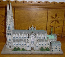 Danbury Mint - St. Patricks Cathedral - Histo...