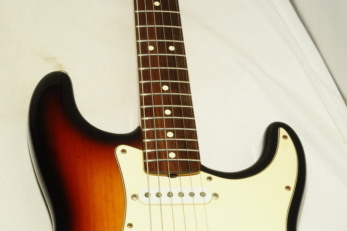 Fender Japan ストラト　O0シリアル（97〜00製） 在庫情報】O0シリアルのフェンジャパストラト 1997年〜2000年に