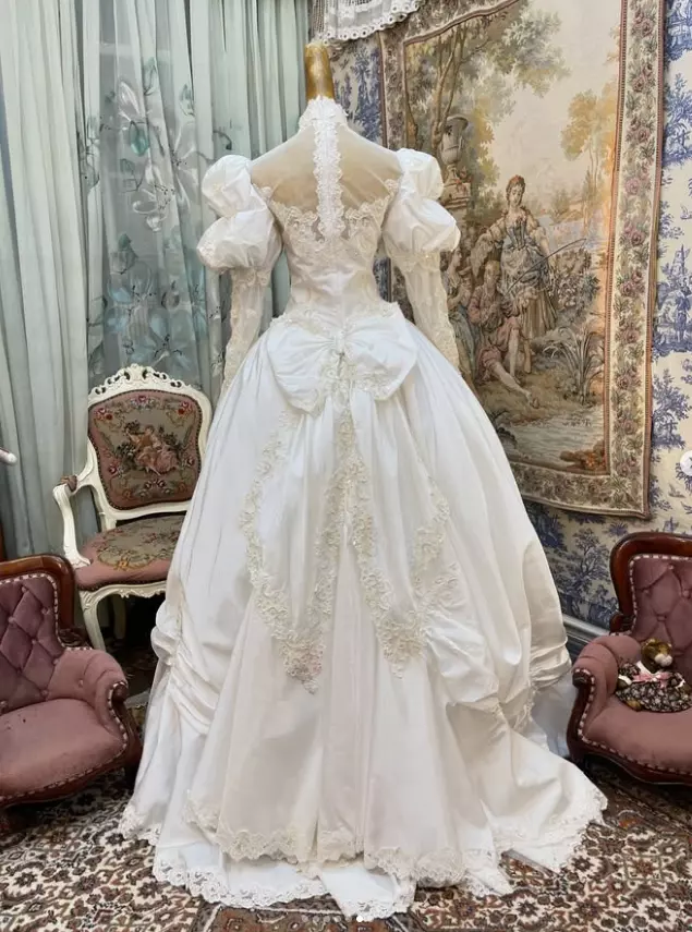 Victorian Wedding Dresses with Bow Long Puff Sleeve High Neck A
