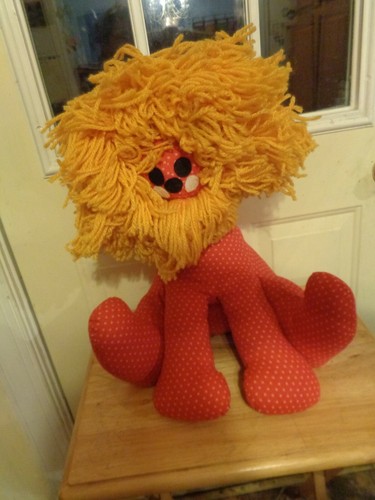 VIBRANT FELT EYES NOSE BABY NURSERY JUMBO FLOWERED LION YELLOW YARN MANE TAIL