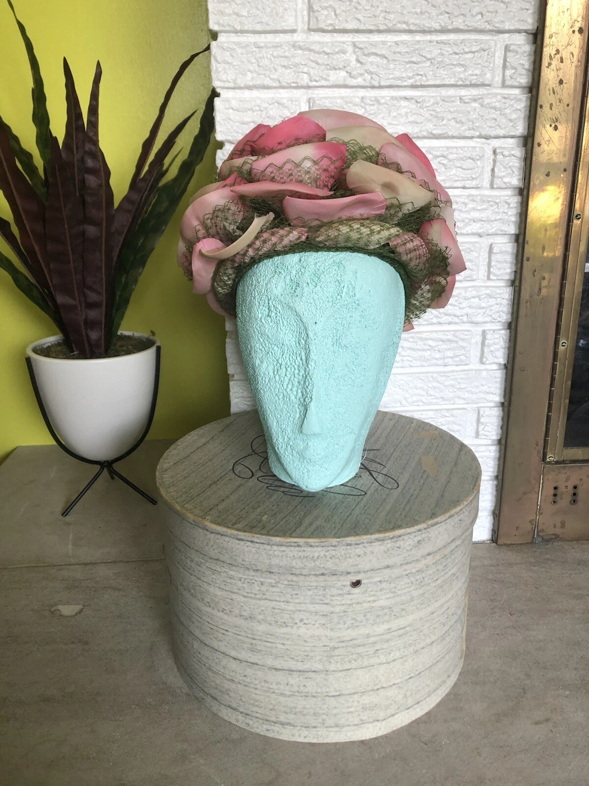 Chapeau floral vintage femme Christian Dior Chapeaux Paris New York rose fleurs blanches