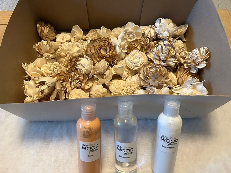 SOLA WOOD FLOWERS- MIXED LOT OF 80+ FLOWERS & 2 BOTTLE OF DYE & ONE OF SOFTENER