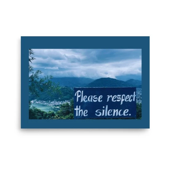 Impresión de póster artístico de calidad de museo 5x7: "Por favor, respete el silencio" de Nepal Foto 2 de 4