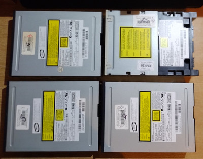 4 X NEC DVD / CD Interne Laufwerke - SCHWARZ UND CREME BLENDE *DEFEKT / TEILE*