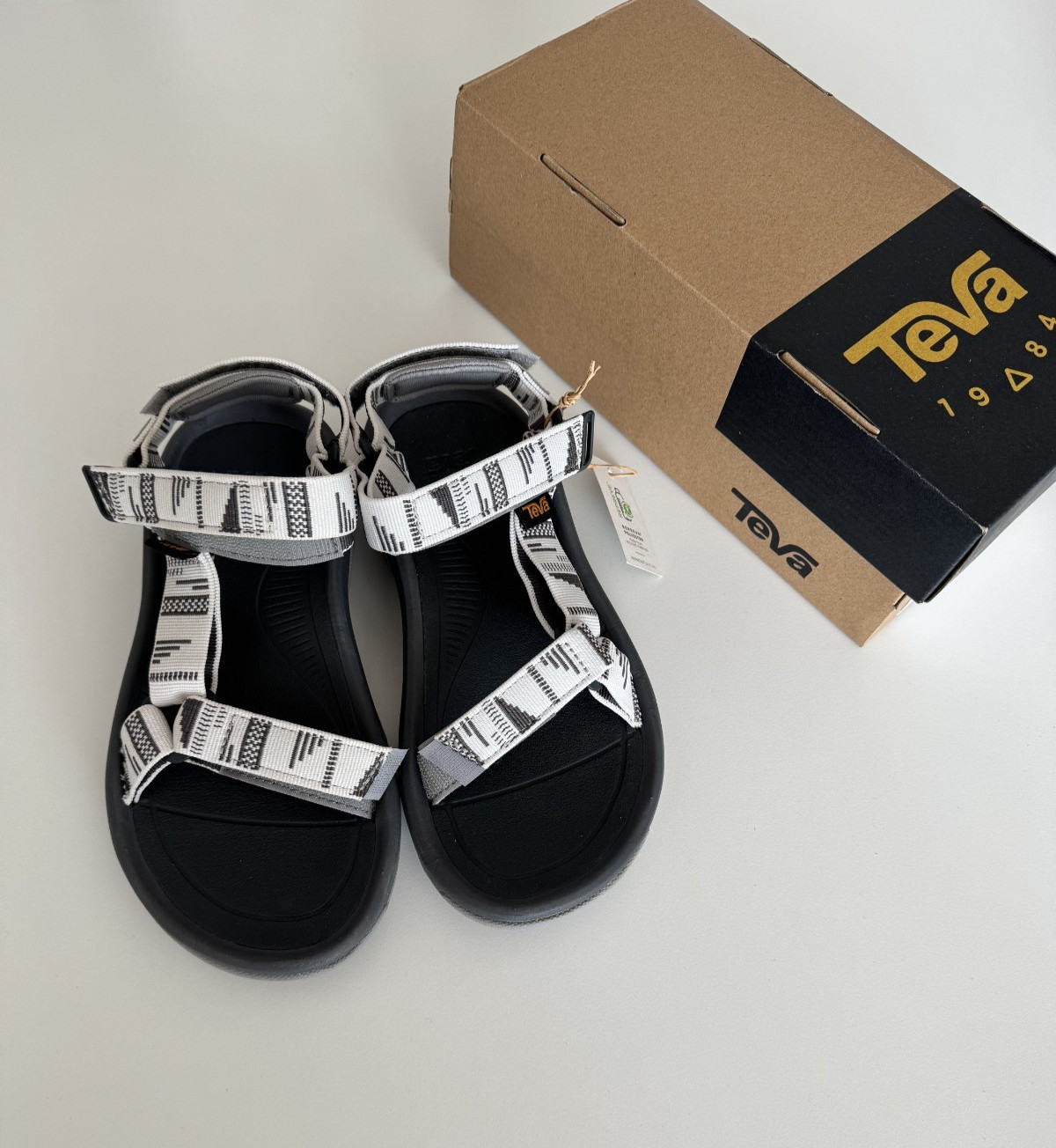 Sandalias TEVA Hurricane XLT2 Chara blancas brillantes - Para mujer UK4 / EU37 / US6 - NUEVAS EN CAJA