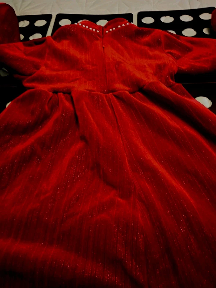 Vestido de Navidad adornado de terciopelo aplastado rojo hecho a mano para niñas XS Foto 3 de 4