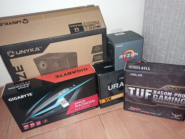 PC GAMER: AMD RYZEN 5 + GIGABYTE RX 6600