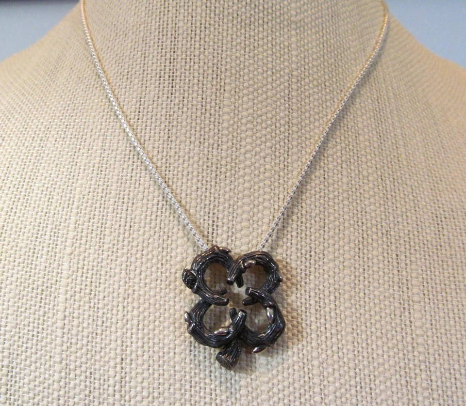 Colgante Trébol Fortuna DWECK DIAMONDS con Diamante Negro y Collar Brotes Dorados 18"