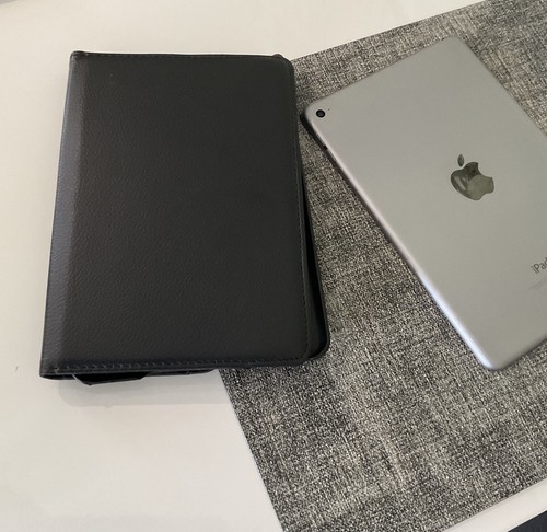 Apple iPad Mini 4 A1538 128GB 7.9" Wifi Tablet Silver Bundle