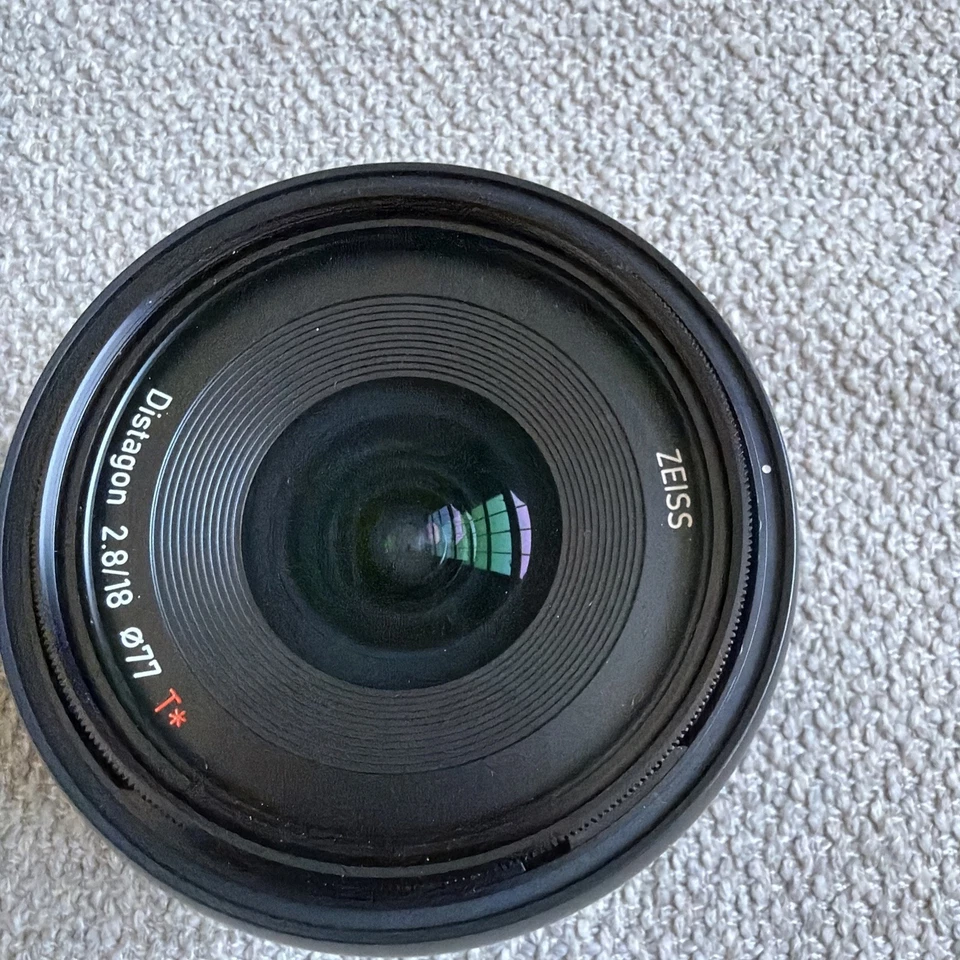 ZEISS Batis 2136-691 18mm f/2.8 Lens for Sony E -Black - Image 3 of 4