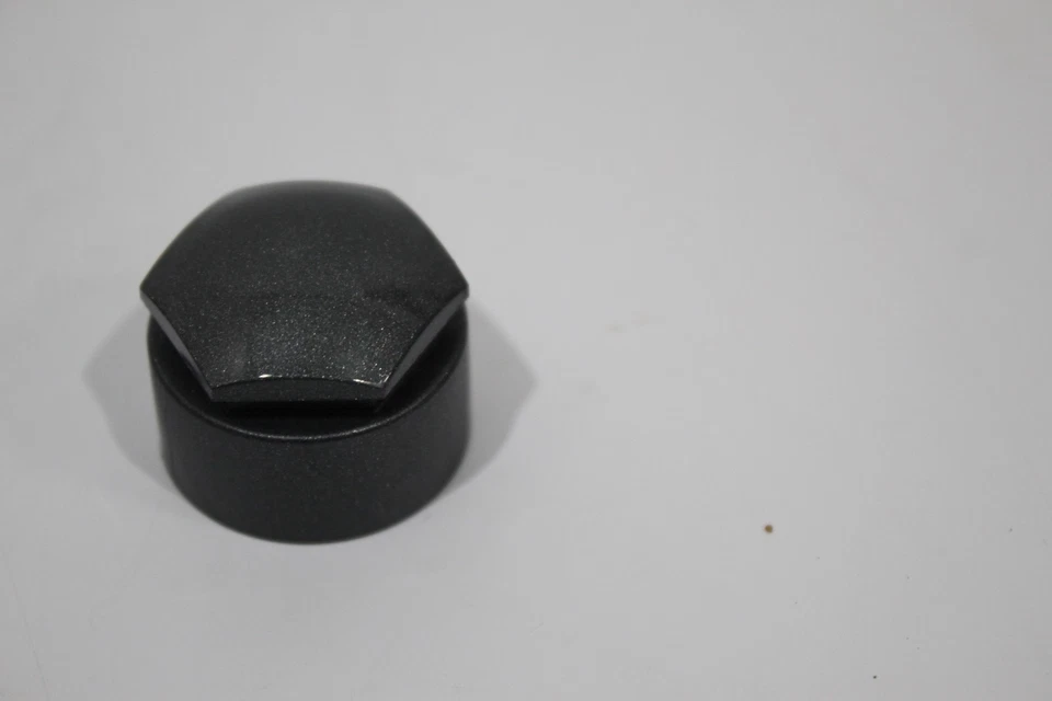 Audi RS6 4K C8 Gris Bloqueo Rueda Tuerca Perno Tapa Nuevo 4M0601173A Foto 3 de 4