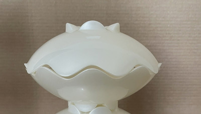 Tupperware Scalloped Edge Elegant Candy Dishes Set of 2 in Pearl White New