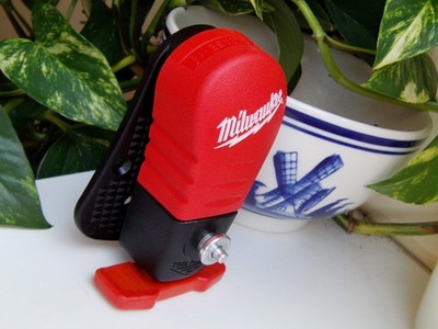 Milwaukee V 28 PD 28V Bohrhammer Gürtelclip