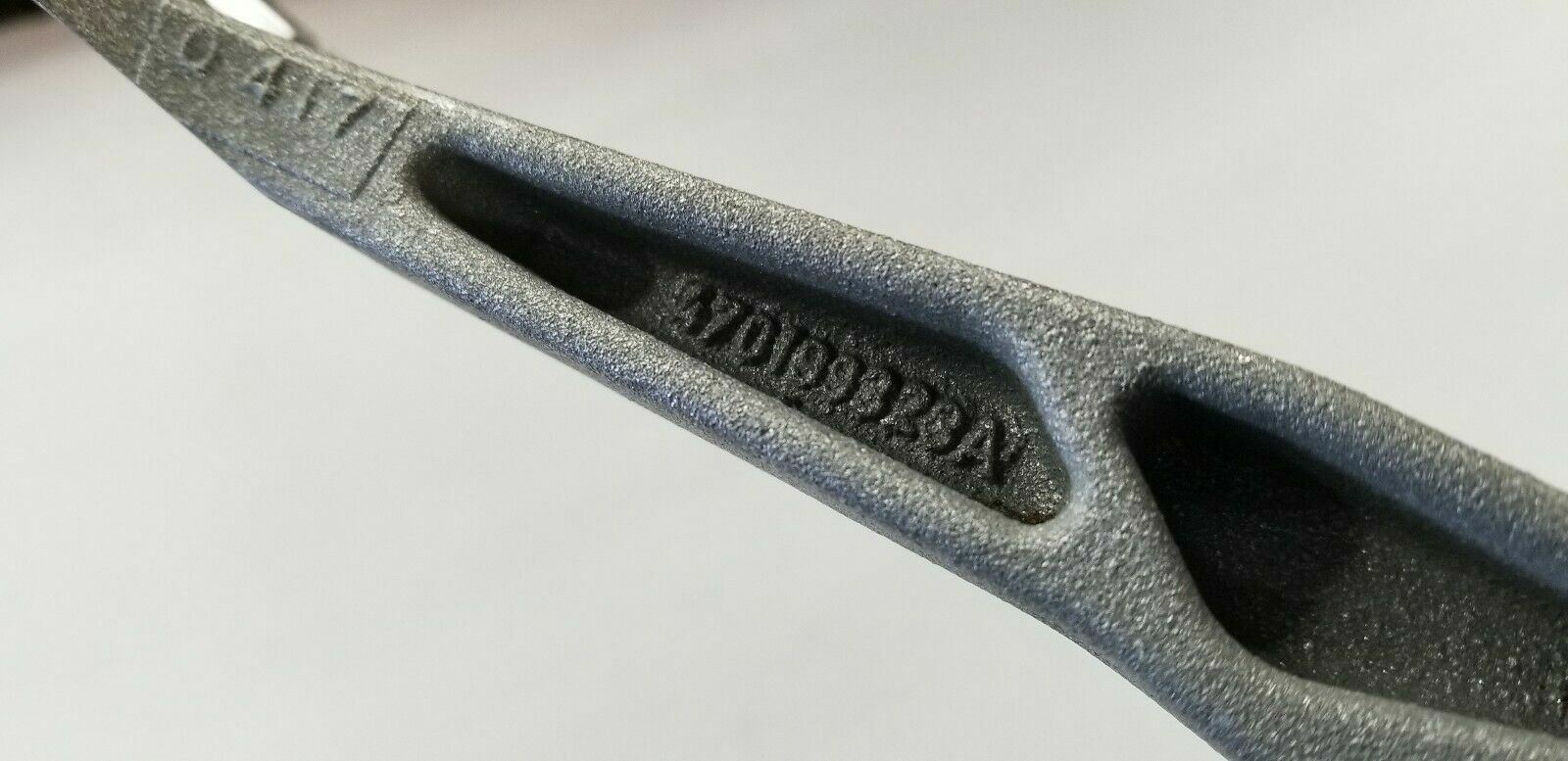LAMBORGHINI AVENTADOR TRANSMISSION MOUNTING SUPPORT OEM 470199323A 