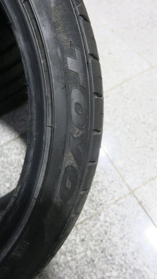 2x Sommerreifen 265/35ZR18 97Y TOYO PROXES SPORT / DOT 0123 - Bild 2 von 4