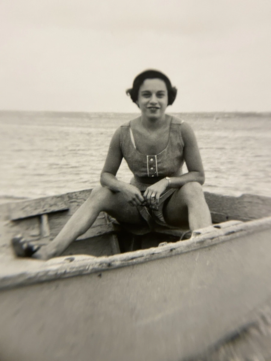 Short court vintage 1954 photo plage vieux bateau jambes risqu es femme fille ra