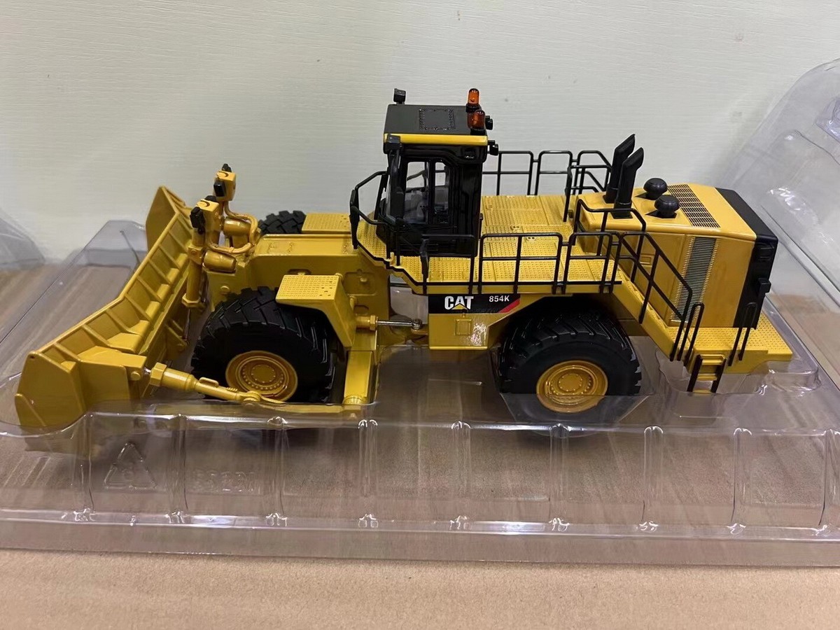 キャタピラー1/50 854K 1/50 CAT 854K Wheel Dozer — Outback Toys