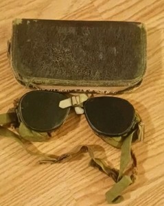 WORLD WAR I PILOTS GLASSES ORIGINAL AVIATORS W CASE MADE METAL FUR CLOTH GLASS 