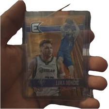 Panini Chronicles Essentials Luka Dončić #304 2021-22 Basketball Card #53/75 