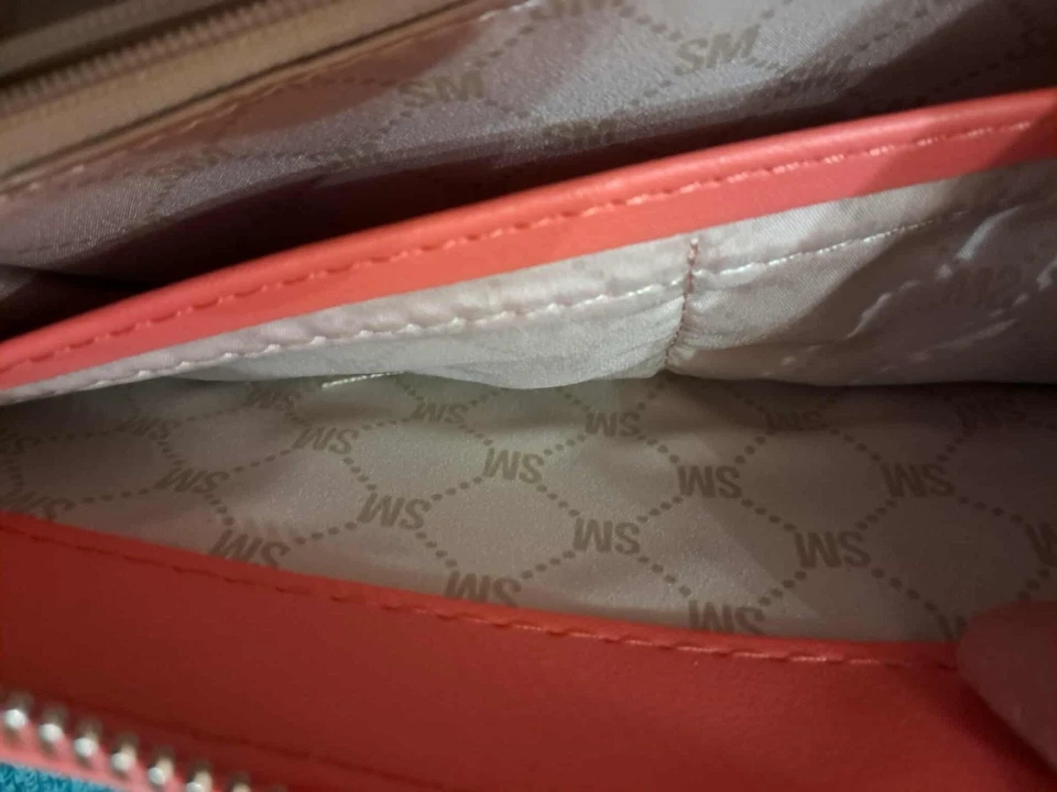 Cartera organizadora de lujo con estampado floral y cerezas Steve Madden Foto 3 de 4