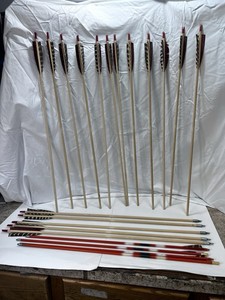 20 Vintage Traditional Archery Arrows Feathers & Field Points