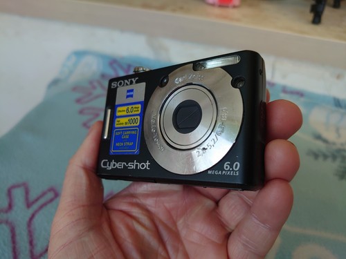 Sony Cyber-Shot DSC-W40 6.0 MP Digital Camera - Black Fully Working Good Shape - Picture 4 of 20