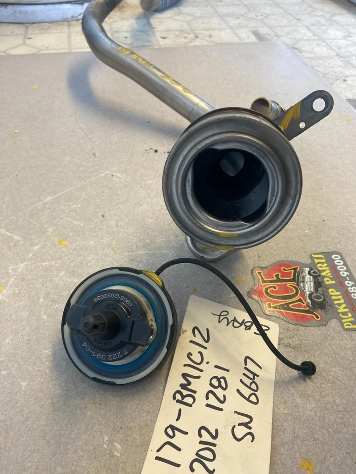 08-13 BMW 125i 135i COUPE OEM Fuel Gas Filler Neck Pipe Assembly Foto 3 de 4