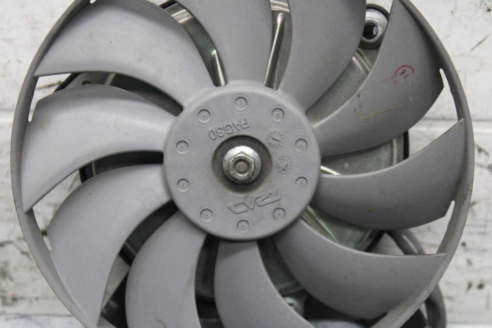 Yamaha YZF R1 2007 motor derecho radiador ventilador de refrigeración 4C8-12405-10-00 BB575 Foto 2 de 4