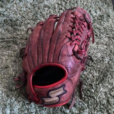 SSK youth ball glove for right-handed pitchers