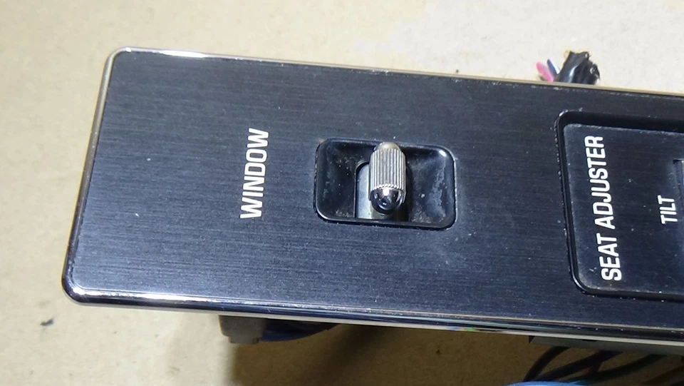 1993-1996 Cadillac Fleetwood Brougham Passenger Side Power Window Switch — 第 3/4 张图片