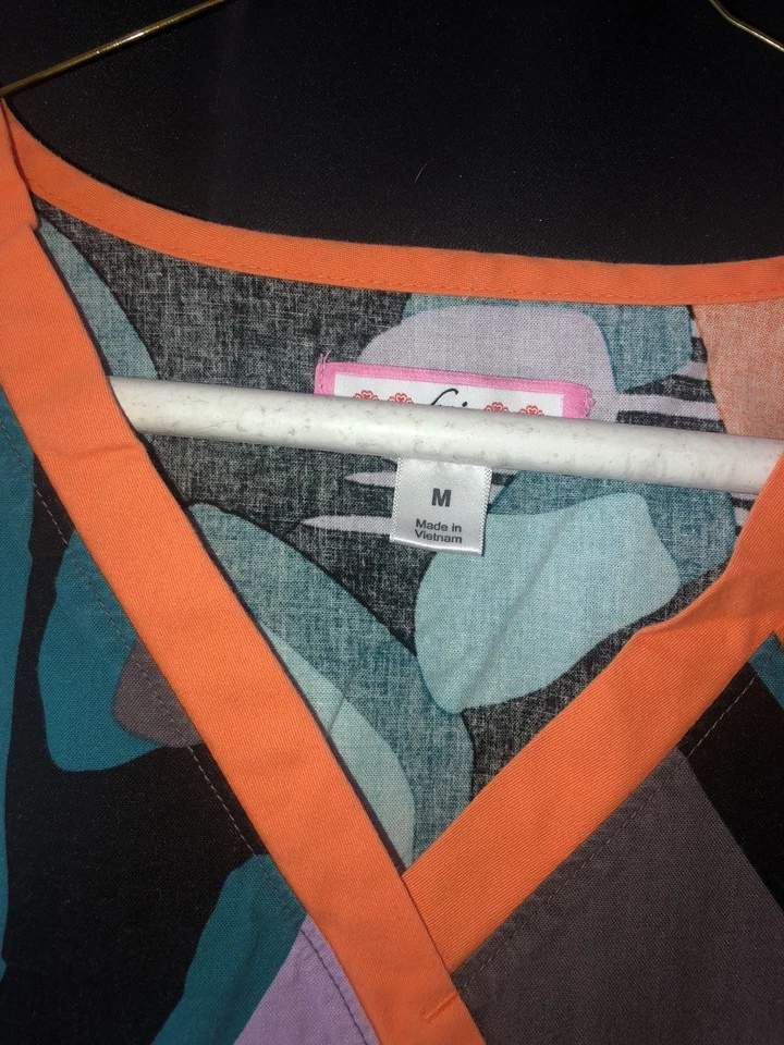 Women’s Scrub Top - Image 3 of 3