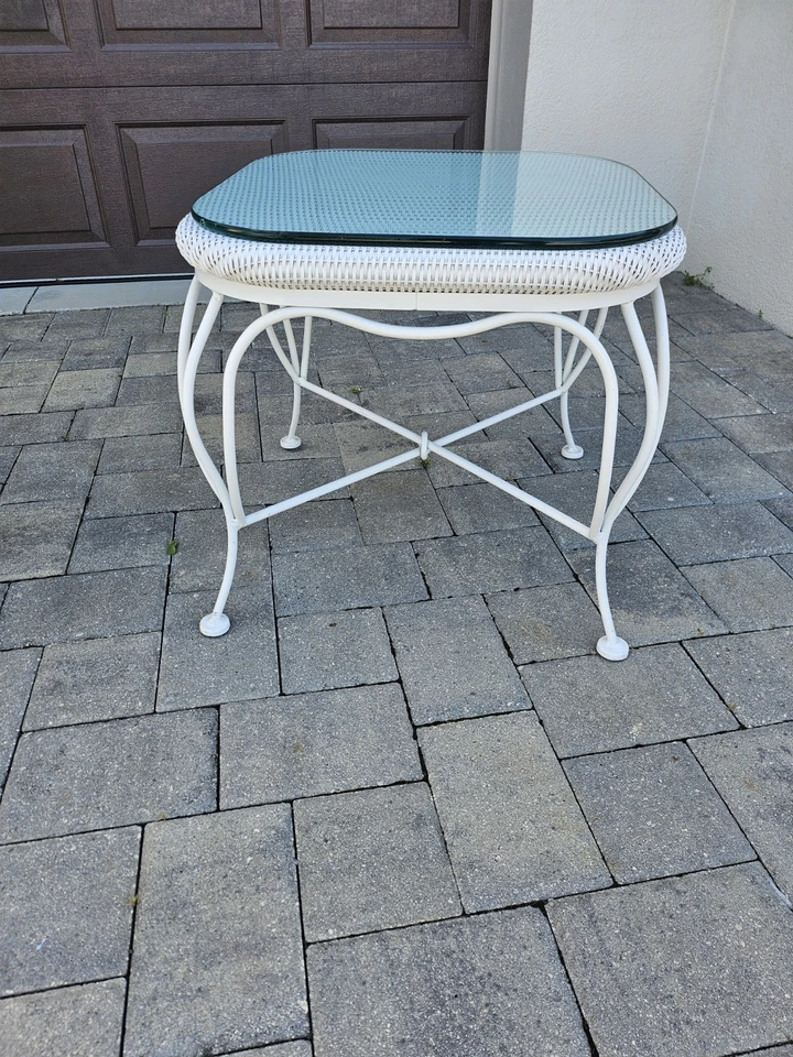 Vintage Pair of Lloyd Loom Wicker Side Tables With Glass Tops & Metal Legs - Image 4 of 4