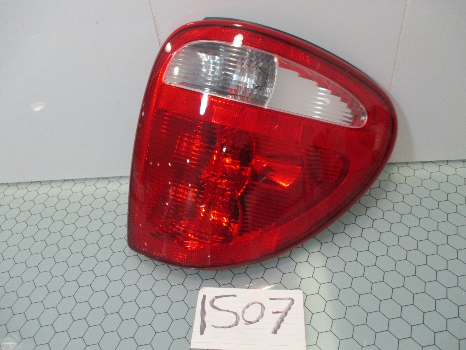 01 02 03 Dodge Caravan PASSENGER Side Tail Light Used Rear Lamp #1507-T 