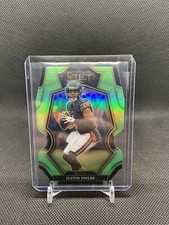 2022 Select - Justin Fields - Premier Level Die Cut Green Prizm #’d /299 - Bears