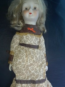 walda porcelain doll
