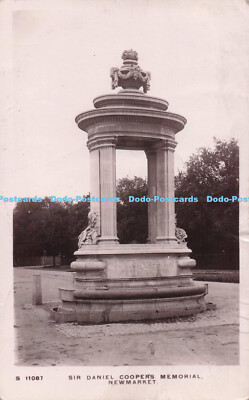 R691964 Newmarket. Sir Daniel Coopers Memorial. W. H. S. Kingsway Echtfoto Ser