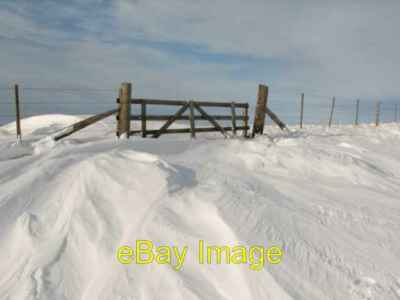 Foto 6x4 Tor, windiges Rigg treibender Schnee am Zusammenfluss zweier Wege o c2009