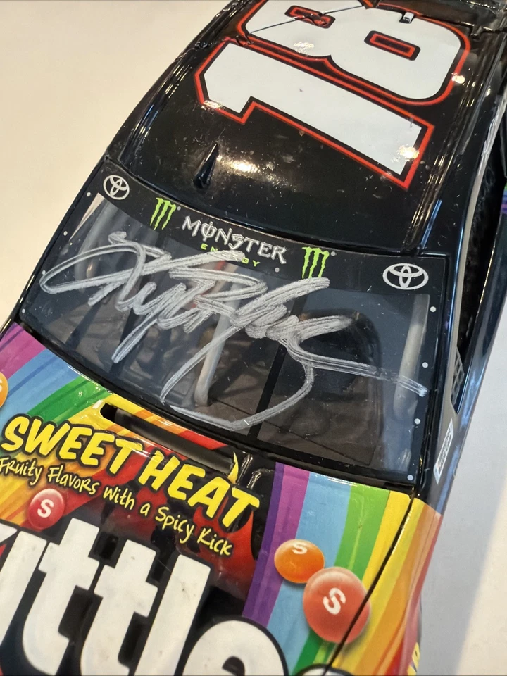 2017 1:24 Lionel #18 Kyle Busch Skittles Sweet Heat Camry autografiado - sin caja Foto 3 de 4