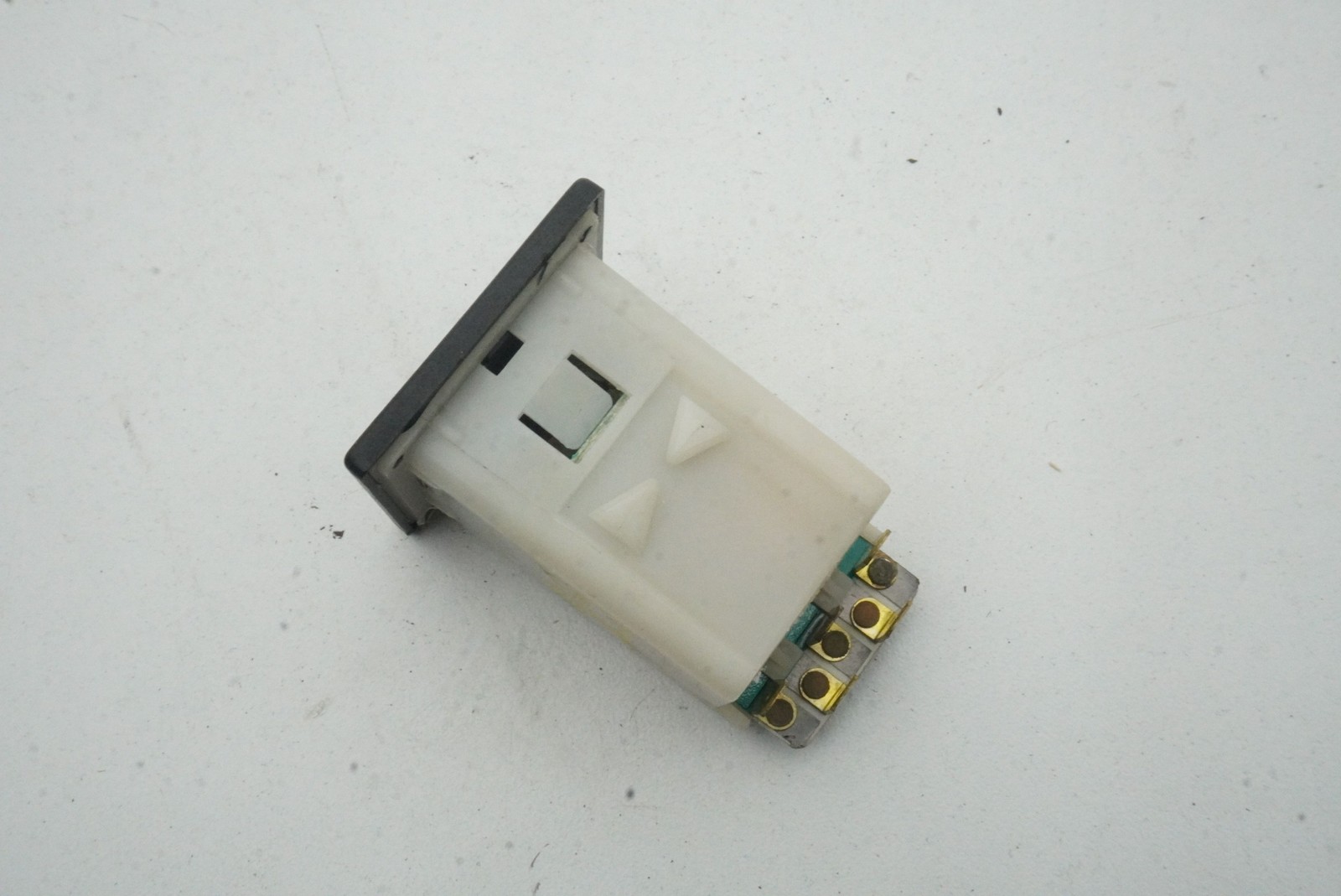 Left Dash Rear Window Lock Switch Button 121597 Ferrari Mondial Cabriolet 1985