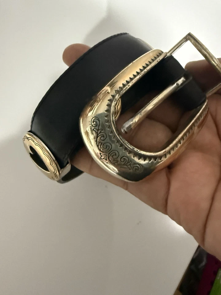 "CINTURÓN DE CUERO NEGRO BRILLANTE CON CONCHO CORAZÓN VAQUERO VAQUERO PLATEADO TALLA M 35""" Foto 3 de 4