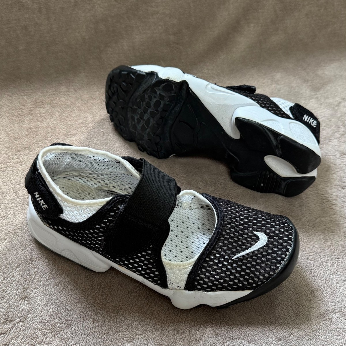 Nike Air Rift GS Black/White 5Y Women's 23,5 см. US 6.5 / EU 37