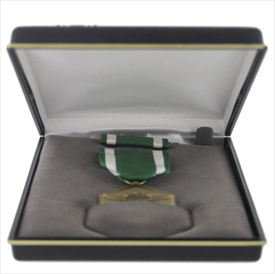 GENUINE U.S. MEDAL PRESENTATION SET: NAVY AND MARINE CORPS COMMENDATION