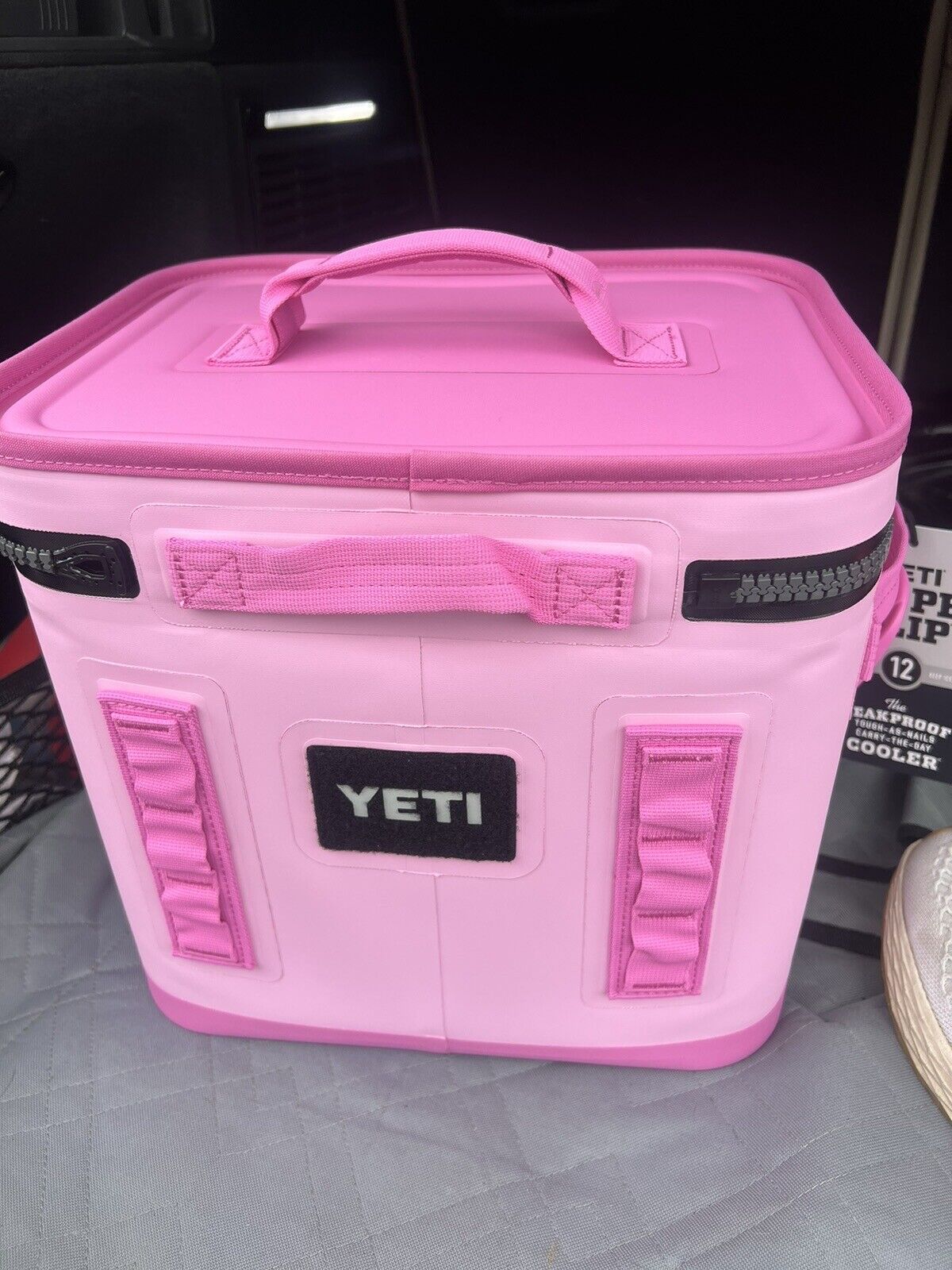 NEW LIMITED EDITION UNRELEASED Yeti hopper flip 12 soft cooler POWER PINK!!