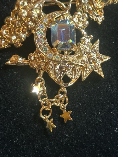 Kirk’s Folly Goldtone Pin/Brooch - Picture 5 of 9