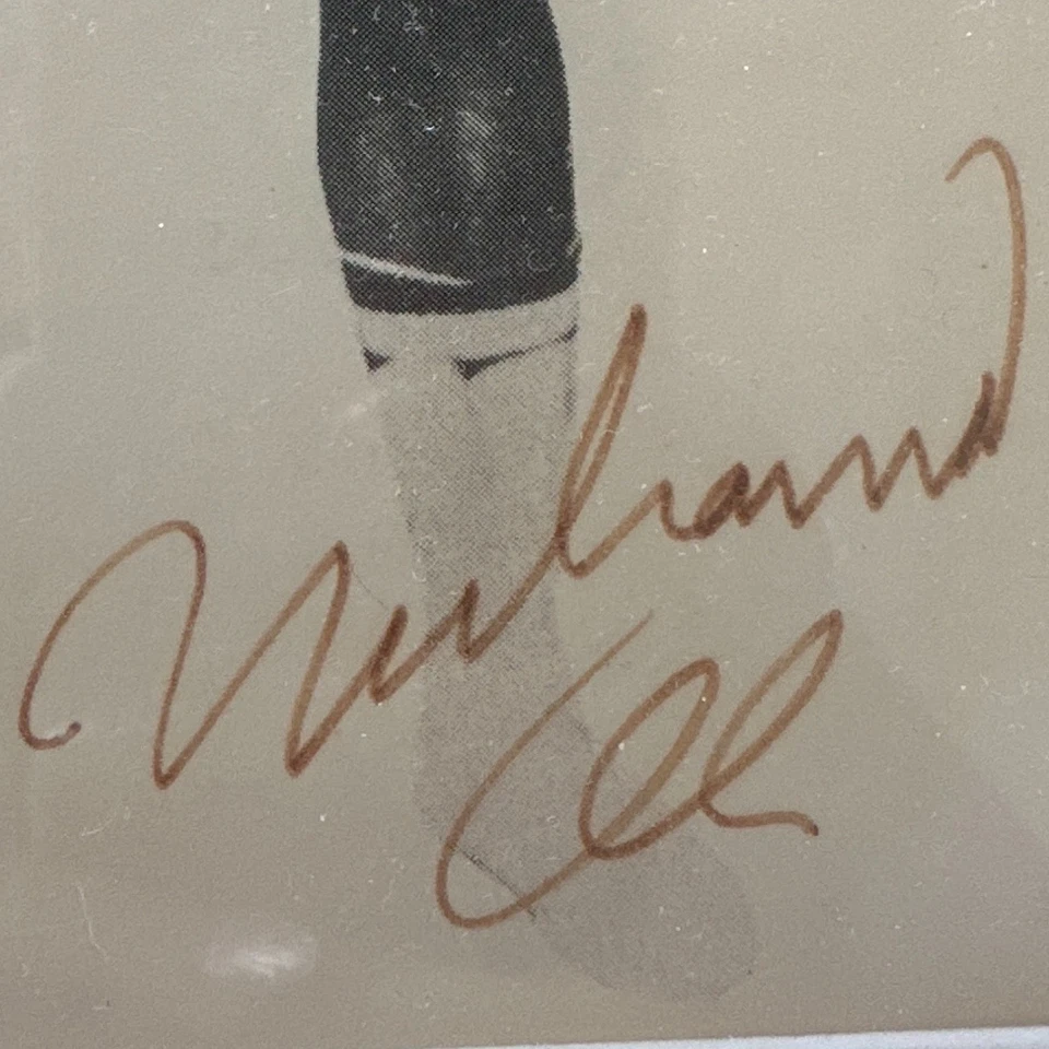 Muhammad Ali ~ Signed Autographed Vintage Everlast Boxing Photo ~ JSA LOA - Image 4 of 4