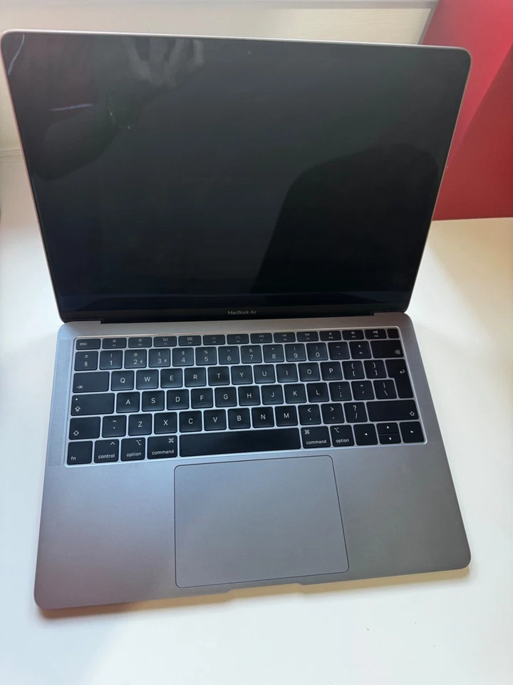 Apple MacBook Air 13" · i5 8th gen 3.6 GHz · 8GB · 128GB, photo 1 of 5